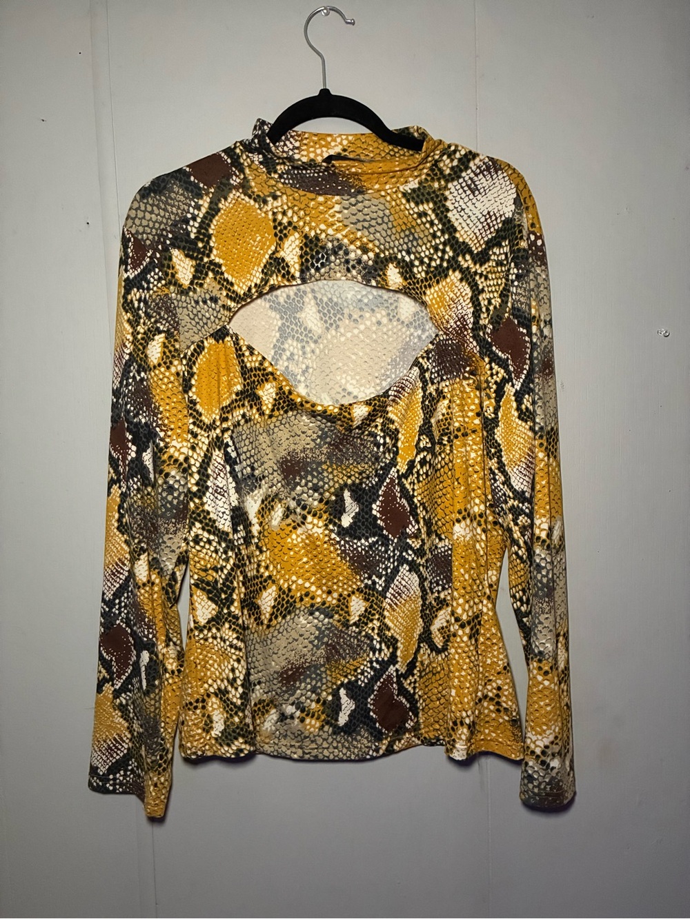 SHEIN Long Sleeve Snake Print Cutout Top